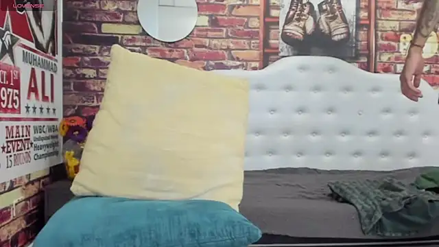 Ian1  online show from 11/14/25, 02:32