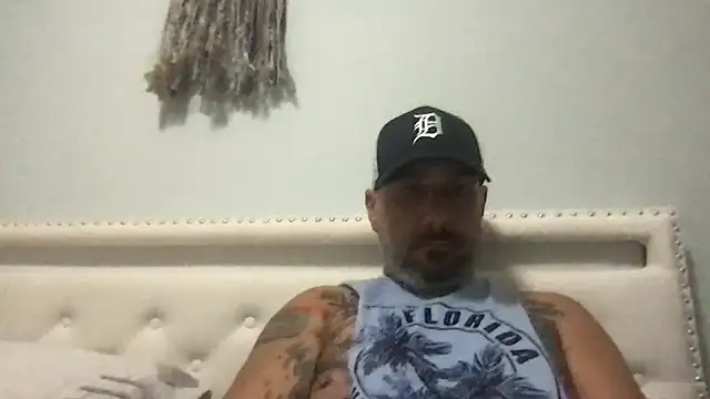 Snapshot of tattedNitalian chatting on 11/02/25, 02:58 tattedNitalian online show from 11/02/25, 02:58