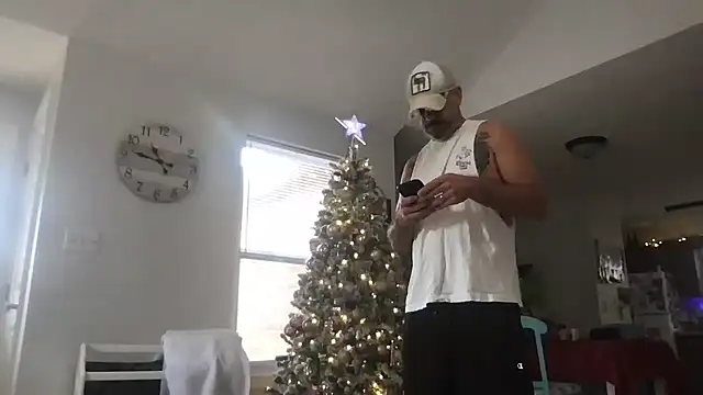 Snapshot of tattedNitalian chatting on 12/05/25, 04:47 tattedNitalian online show from 12/05/25, 04:47