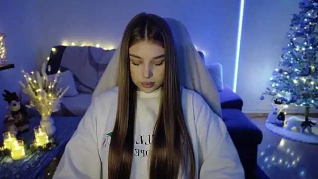 Snapshot of Emma_candyyy chatting on 11/25/25, 10:48 Emma candyyy online show from 11/25/25, 10:48