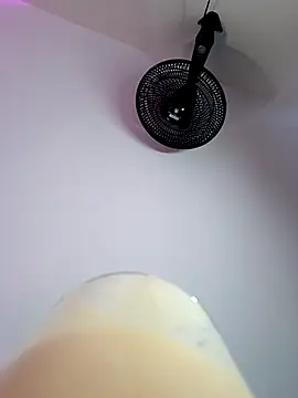 Billie Eilish online show from 09/12/25, 08:20