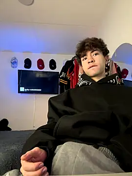 Snapshot of Tonerii chatting on 09/26/25, 02:04 Tonerii online show from 09/26/25, 02:04