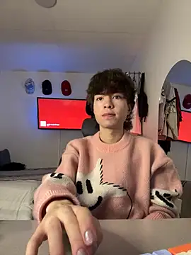 Snapshot of Tonerii chatting on 10/04/25, 01:25 Tonerii online show from 10/04/25, 01:25