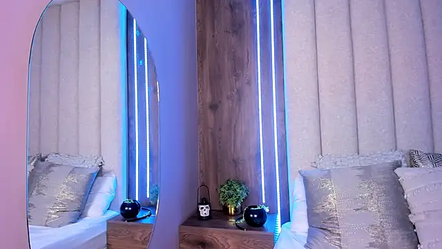 Snapshot of LucySalvatore_ chatting on 11/01/25, 11:40 LucySalvatore online show from 11/01/25, 11:40