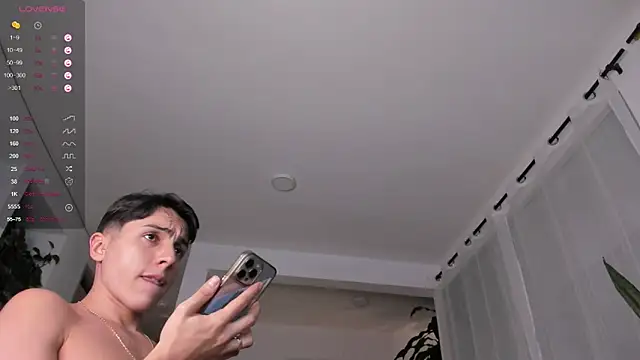 Snapshot of Hotay_andrew chatting on 10/02/25, 01:12 Hotay andrew online show from 10/02/25, 01:12