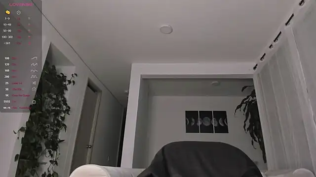 Snapshot of Hotay_andrew chatting on 10/19/25, 12:33 Hotay andrew online show from 10/19/25, 12:33