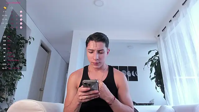 Snapshot of Hotay_andrew chatting on 10/24/25, 06:59 Hotay andrew online show from 10/24/25, 06:59