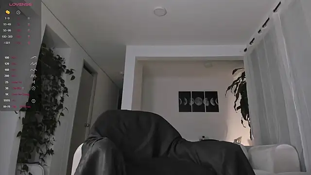 Snapshot of Hotay_andrew chatting on 10/31/25, 02:45 Hotay andrew online show from 10/31/25, 02:45