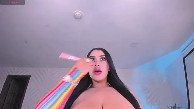 LeahLombardi  online show from 11/07/25, 03:39