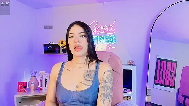 Alice Vixen online show from 05/15/26, 12:12