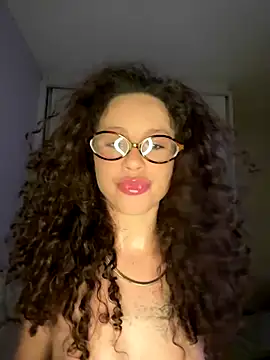 JhenneRouge online show from 11/06/25, 01:17