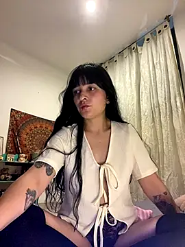 Snapshot of Abril_thompson98 chatting on 11/23/25, 01:38 Abril thompson98 online show from 11/23/25, 01:38