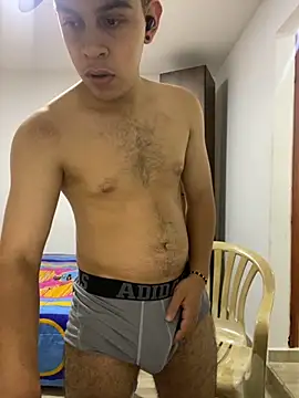 Snapshot of dominant_boy77 chatting on 09/26/25, 03:54 dominant boy77 online show from 09/26/25, 03:54