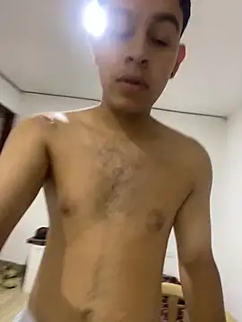 Snapshot of dominant_boy77 chatting on 10/09/25, 01:20 dominant boy77 online show from 10/09/25, 01:20