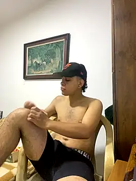 Snapshot of dominant_boy77 chatting on 10/16/25, 02:56 dominant boy77 online show from 10/16/25, 02:56