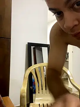 Snapshot of dominant_boy77 chatting on 10/28/25, 12:41 dominant boy77 online show from 10/28/25, 12:41