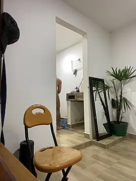 Snapshot of dominant_boy77 chatting on 11/04/25, 12:48 dominant boy77 online show from 11/04/25, 12:48