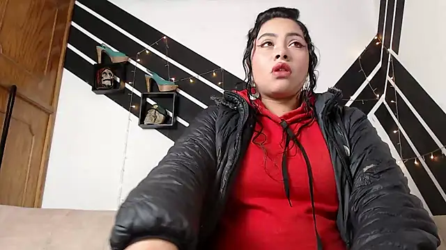 lola warner online show from 09/25/25, 04:16