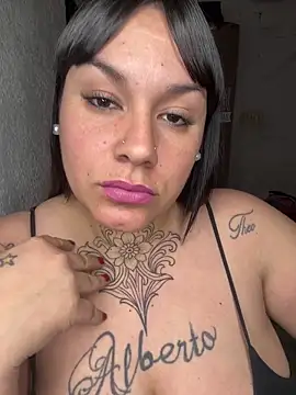 Snapshot of valen1891 chatting on 10/02/25, 01:12 valen1891 online show from 10/02/25, 01:12