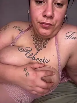 Snapshot of valen1891 chatting on 10/03/25, 12:57 valen1891 online show from 10/03/25, 12:57