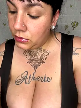 Snapshot of valen1891 chatting on 10/24/25, 02:52 valen1891 online show from 10/24/25, 02:52