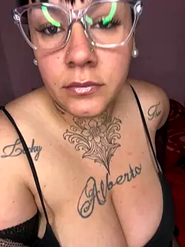 Snapshot of valen1891 chatting on 10/31/25, 02:45 valen1891 online show from 10/31/25, 02:45