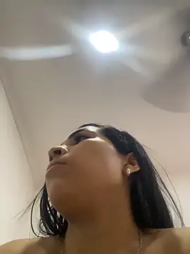 Snapshot of Rosa_25x chatting on 05/07/26, 12:32 Rosa 25x online show from 05/07/26, 12:32