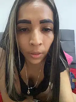 Snapshot of Rosa_25x chatting on 06/20/26, 01:03 Rosa 25x online show from 06/20/26, 01:03
