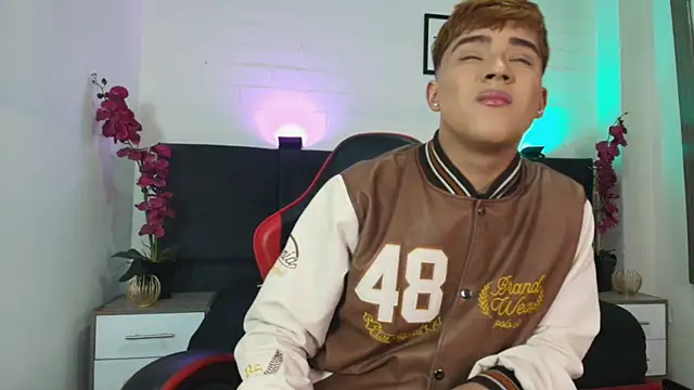Lucass love online show from 06/10/26, 01:21