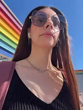 Amelie Crosby online show from 06/07/26, 12:42