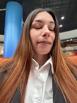 Amelie Crosby online show from 06/19/26, 02:43