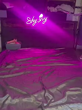 Snapshot of Shy_Ivy chatting on 09/16/25, 09:27 Shy Ivy online show from 09/16/25, 09:27