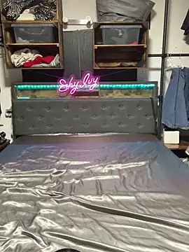 Snapshot of Shy_Ivy chatting on 10/17/25, 09:06 Shy Ivy online show from 10/17/25, 09:06