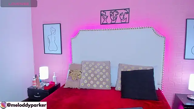 Snapshot of Meloddy_Parkerr_ chatting on 10/19/25, 04:35 Meloddy Parkerr online show from 10/19/25, 04:35