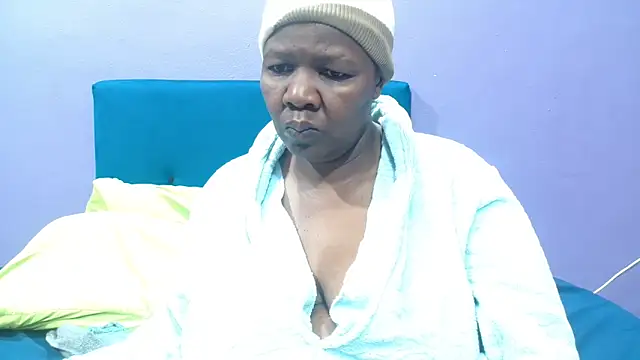 NaughtyChubbyZoe online show from 10/05/25, 05:28