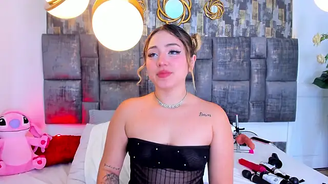 PatyLawrence online show from 10/25/25, 04:31