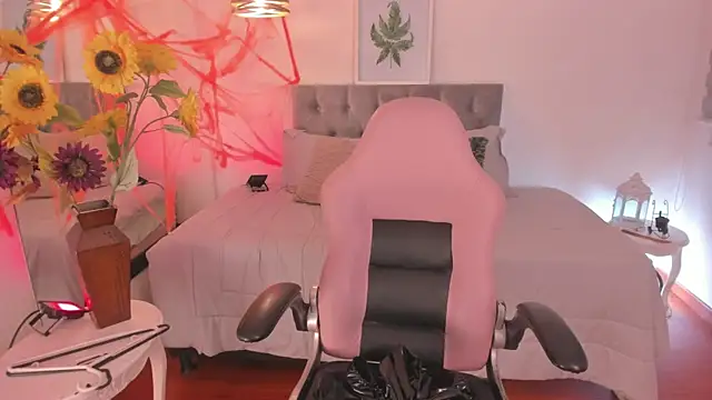 Lucie Harper online show from 10/10/25, 07:57