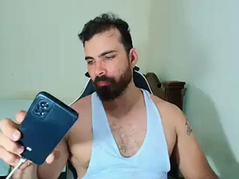 Snapshot of max_love255 chatting on 10/23/25, 09:02 max love255 online show from 10/23/25, 09:02