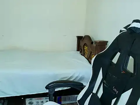 Snapshot of max_love255 chatting on 10/26/25, 06:14 max love255 online show from 10/26/25, 06:14