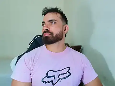 Snapshot of max_love255 chatting on 10/31/25, 09:49 max love255 online show from 10/31/25, 09:49