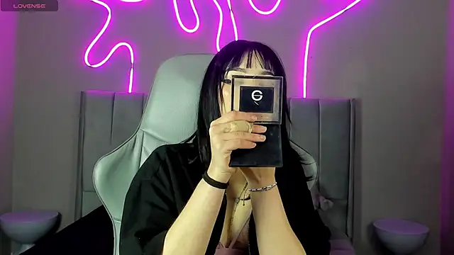 Snapshot of Sabrina_bloom chatting on 09/20/25, 01:34 Sabrina bloom online show from 09/20/25, 01:34