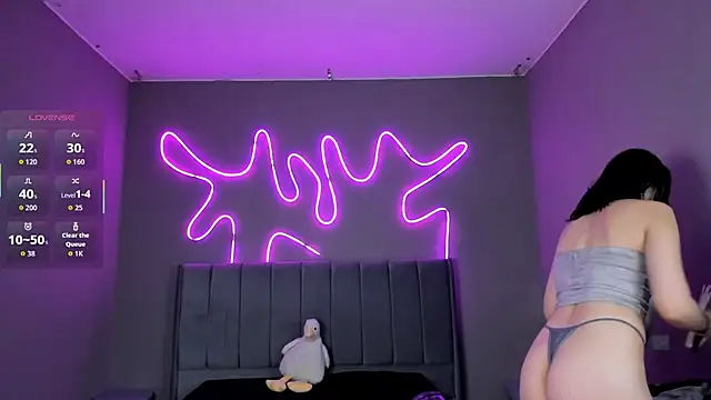 Snapshot of Sabrina_bloom chatting on 10/15/25, 01:55 Sabrina bloom online show from 10/15/25, 01:55