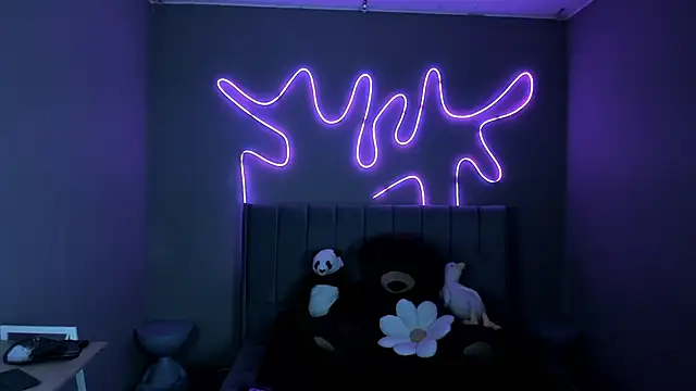 Snapshot of Sabrina_bloom chatting on 10/18/25, 12:39 Sabrina bloom online show from 10/18/25, 12:39