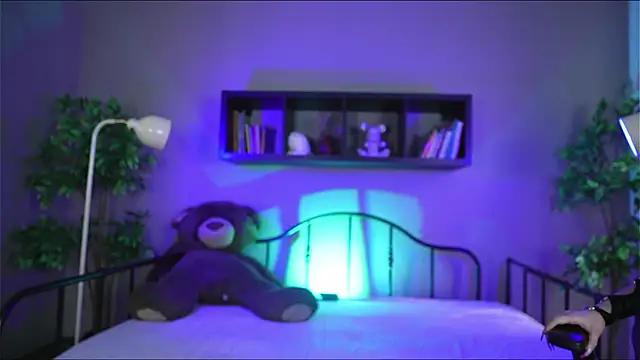 Snapshot of Sabrina_bloom chatting on 10/28/25, 01:14 Sabrina bloom online show from 10/28/25, 01:14