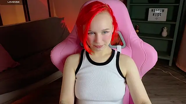 Snapshot of NaomiYoru chatting on 10/02/25, 08:27 NaomiYoru online show from 10/02/25, 08:27