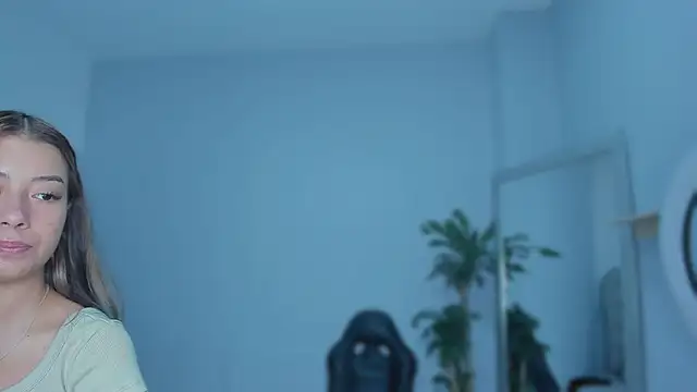 Alix 18  online show from 09/16/25, 11:22