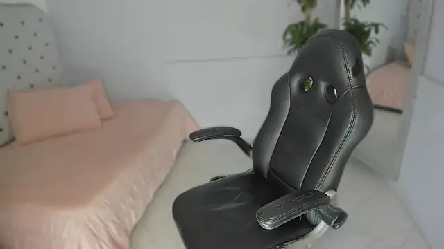 Alix 18  online show from 09/22/25, 11:34