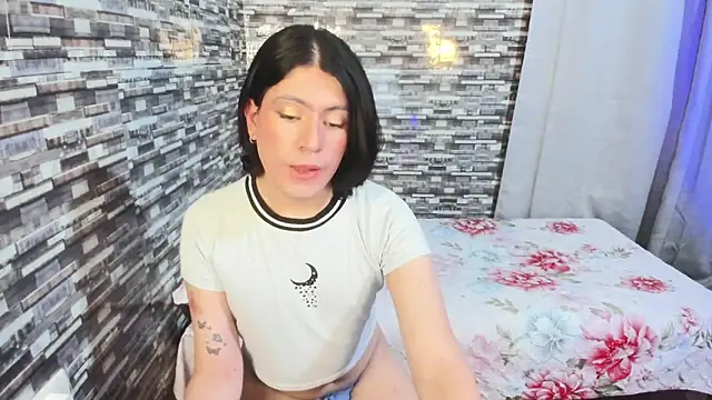 xxxEmmaxx online show from 12/16/25, 04:28