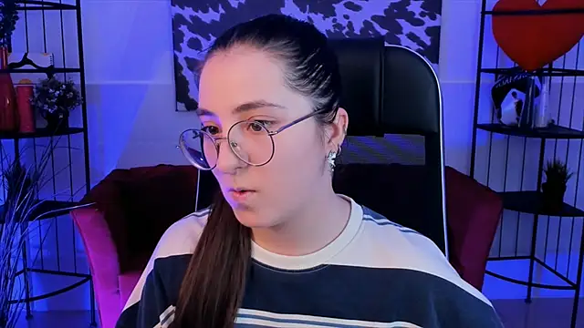 Snapshot of VirtuallVoyant chatting on 09/25/25, 04:38 VirtuallVoyant online show from 09/25/25, 04:38