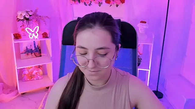 Snapshot of VirtuallVoyant chatting on 10/14/25, 07:20 VirtuallVoyant online show from 10/14/25, 07:20